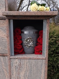 rheinheim-urnenwand-friedhof.jpg
